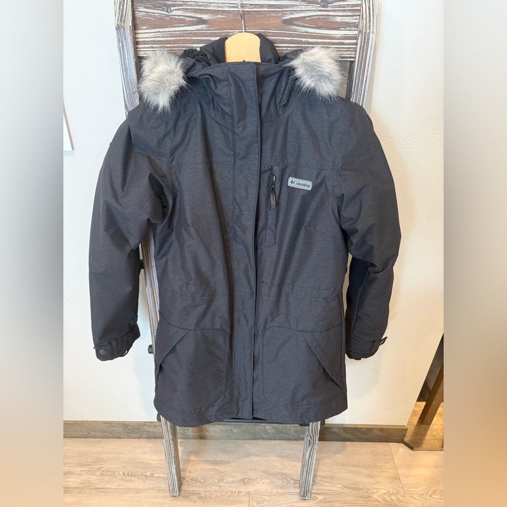 Columbia women’s Charcoal Puffer Jacket